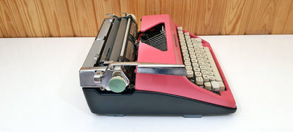 Olympia Pink Typewriter | Typewriter like new,typewriter working