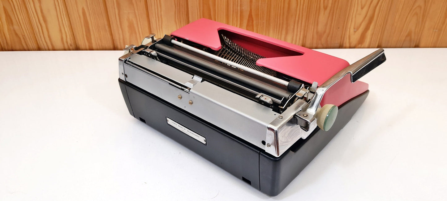Olympia Pink Typewriter | Typewriter like new,typewriter working