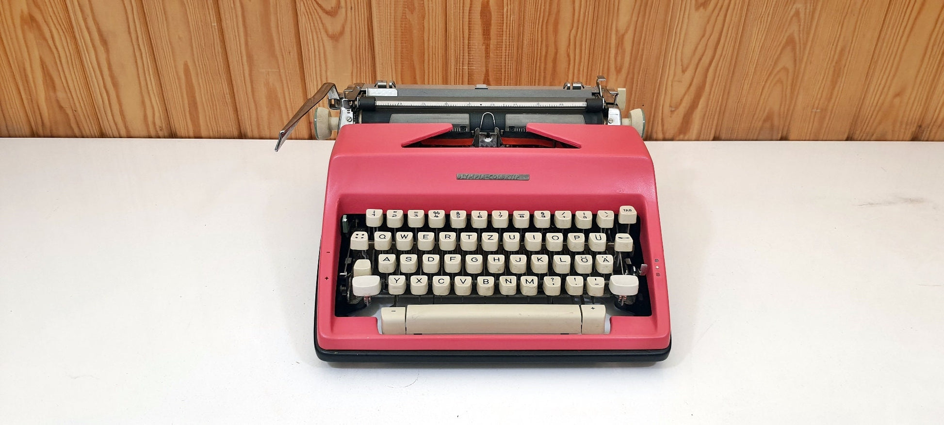 Olympia Pink Typewriter | Typewriter like new,typewriter working