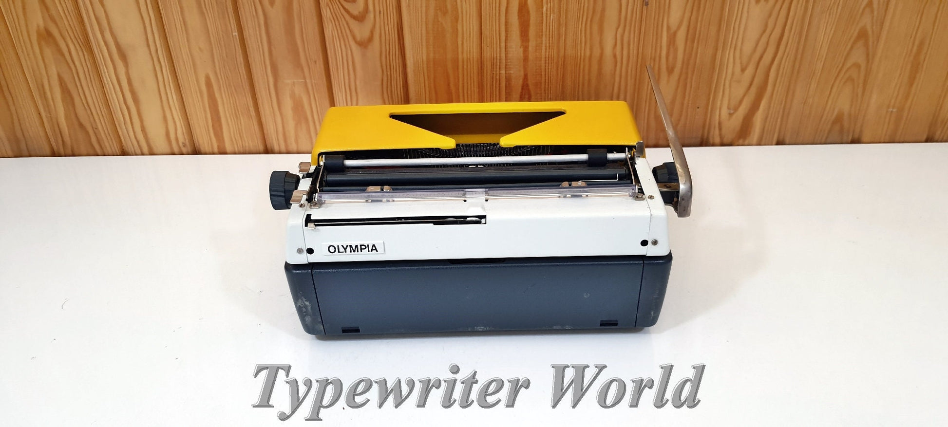 Olympia Monica Yellow Typewriter - Premium Gift / Typewriter World | Typewriter like new,typewriter working