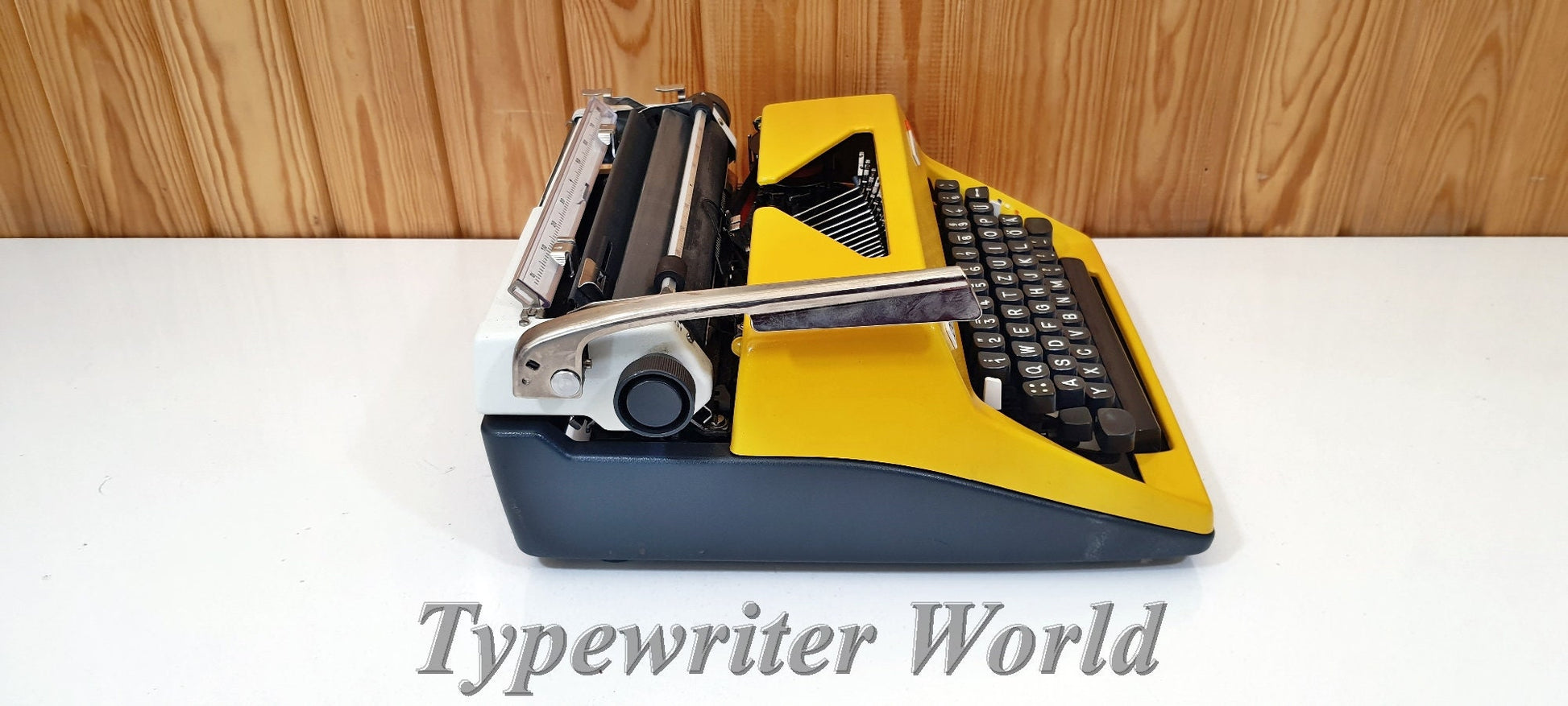 Olympia Monica Yellow Typewriter - Premium Gift / Typewriter World | Typewriter like new,typewriter working