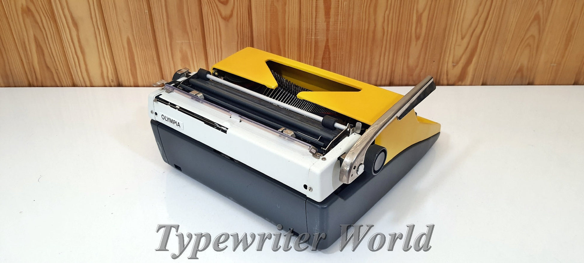 Olympia Monica Yellow Typewriter - Premium Gift / Typewriter World | Typewriter like new,typewriter working