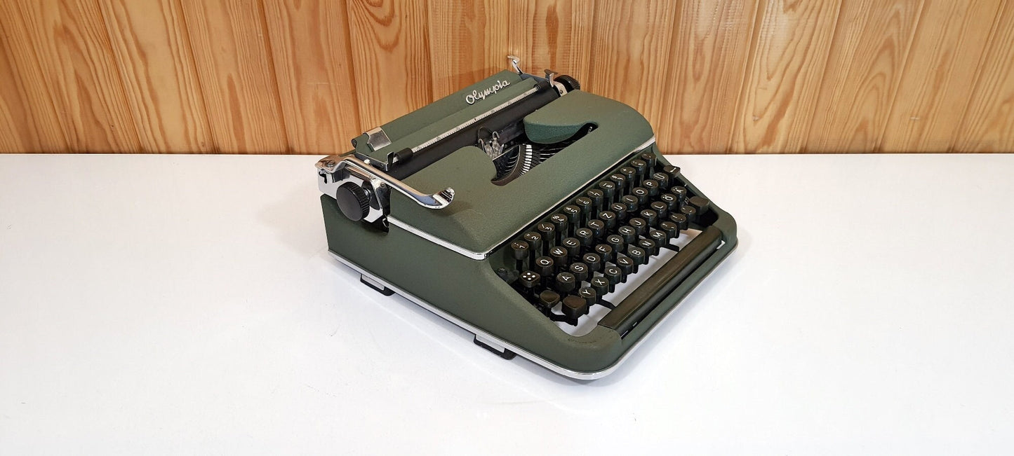 Olympia Sm2 Typewriter | Old Typewriter | Best Typewriter | Green Olympia Sm2 Special Typewriter | Vitange Typewriter |