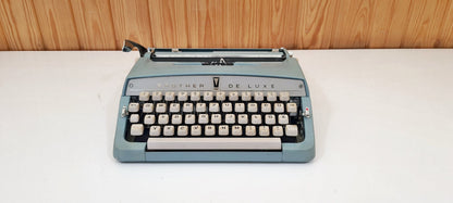 Brother De Luxe Typewriter - A Premium Gift for a Timeless Writing Experience