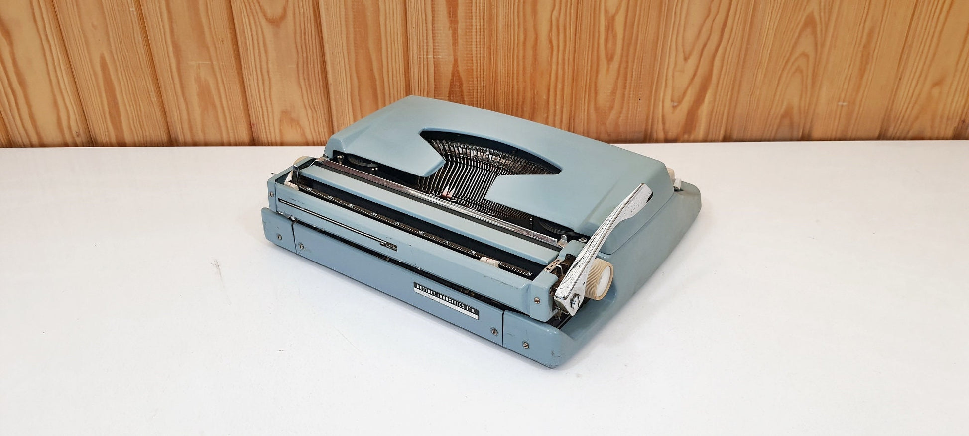 Brother Delux Typewriter - Premium Gift - Full Original
