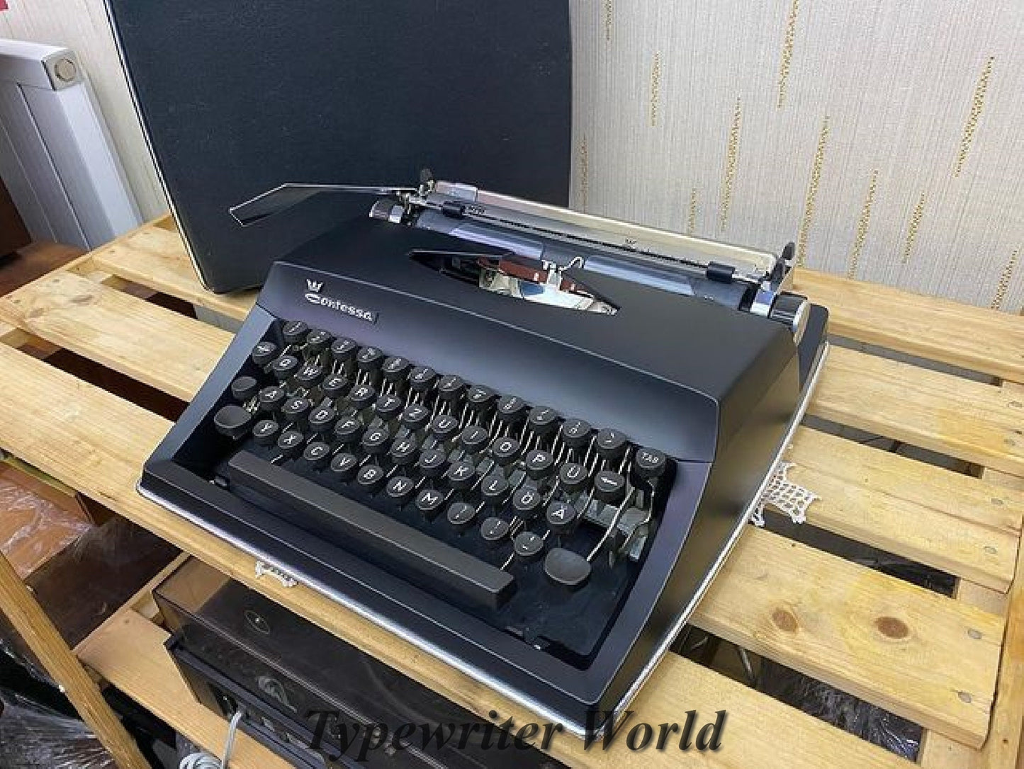 Contessa Typewriter | Fully Functional | Black Typewriter | Vintage Elegance | Writing Companion