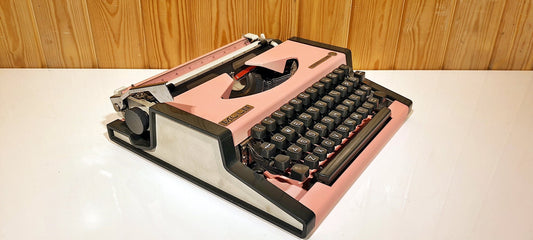 Moon Typewriter Crazy Pink / QWERTY Keyboard Typewriter / Typewriter World Brand / Special for Valentine's Day | Typewriter like new