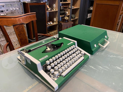 Olympia Traveller de Luxe Typewriter | Typewriter like new,typewriter working