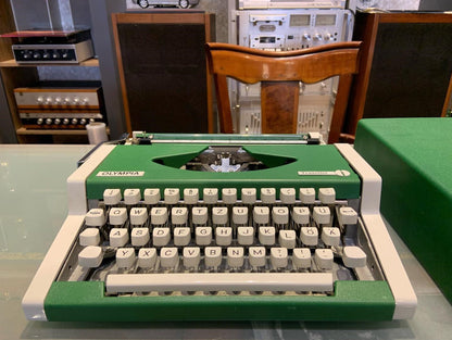 Olympia Traveller de Luxe Typewriter | Typewriter like new,typewriter working