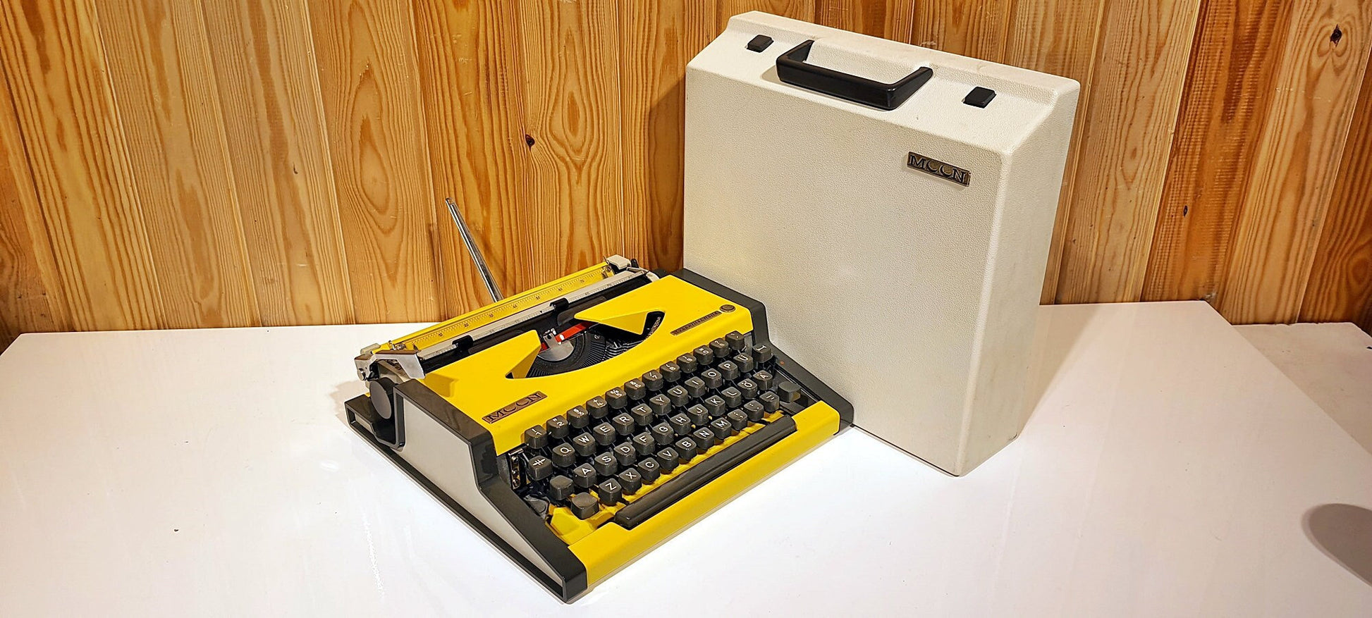 Moon Typewriter QWERTY Yellow - Typewriter World Brand - Ideal for Valentine's Day