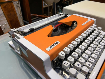 Olympia Traveller Typewriter 1970s / Premium Gift | Orange Typewriter | Old Typewriter,typewriter working