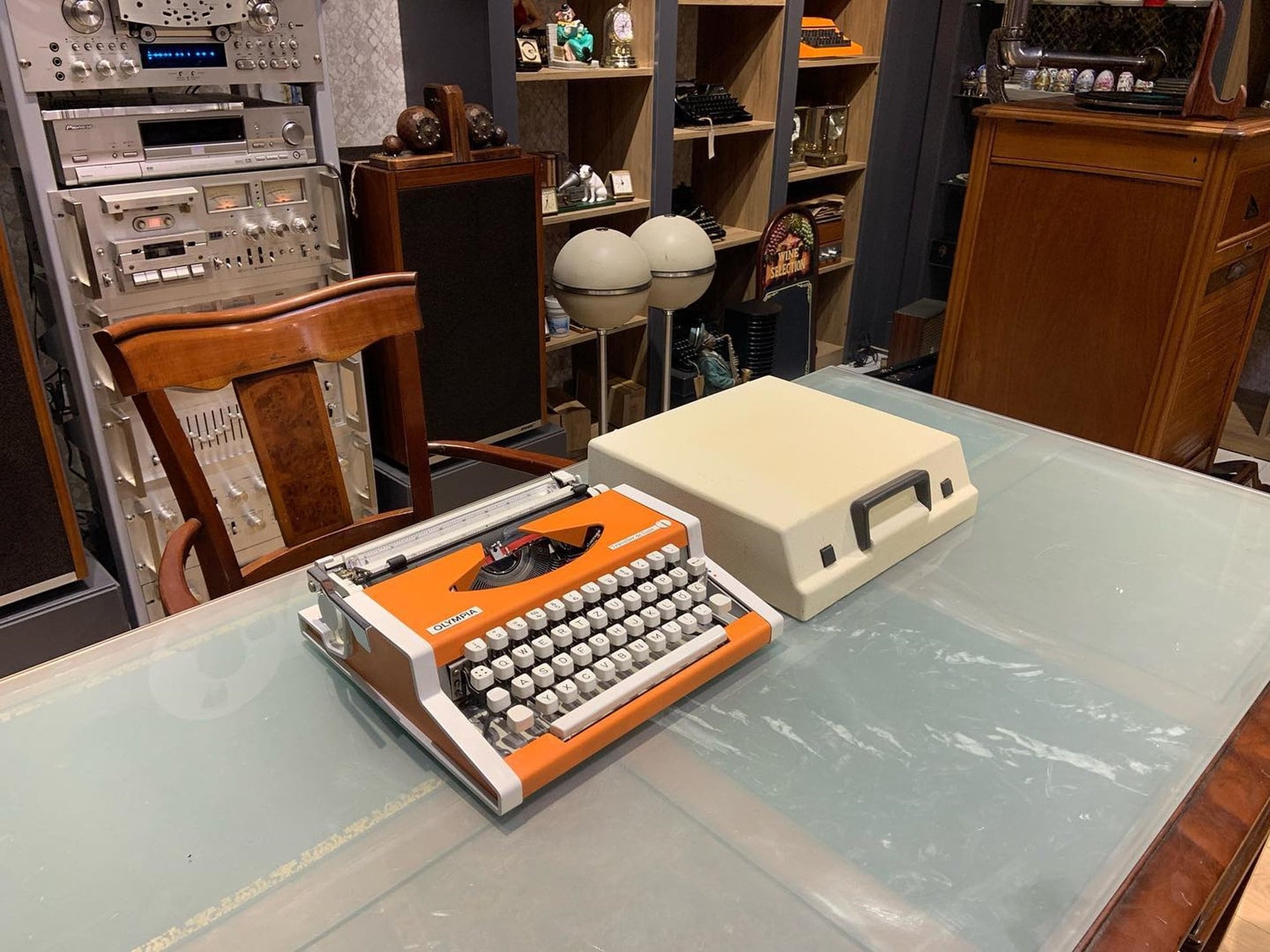 Olympia Traveller Typewriter 1970s / Premium Gift | Orange Typewriter | Old Typewriter,typewriter working