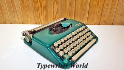 Green Olympia Splendid 33 Typewriter | Green Bag Typewriter,typewriter working