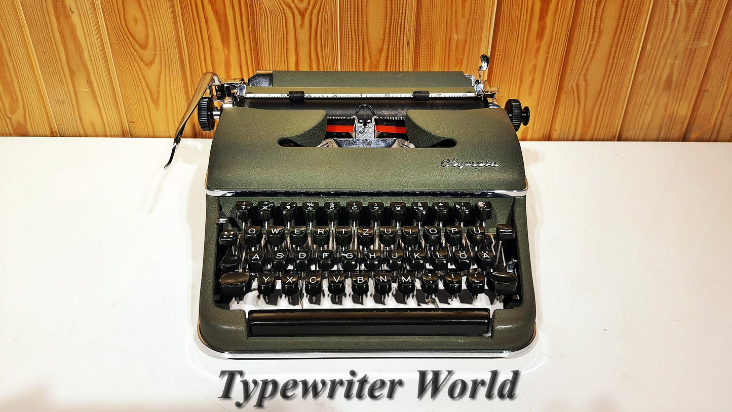 Olympia Sm3 Typewriter | Green Typewriter  + Case / The Most Special Gift,typewriter working