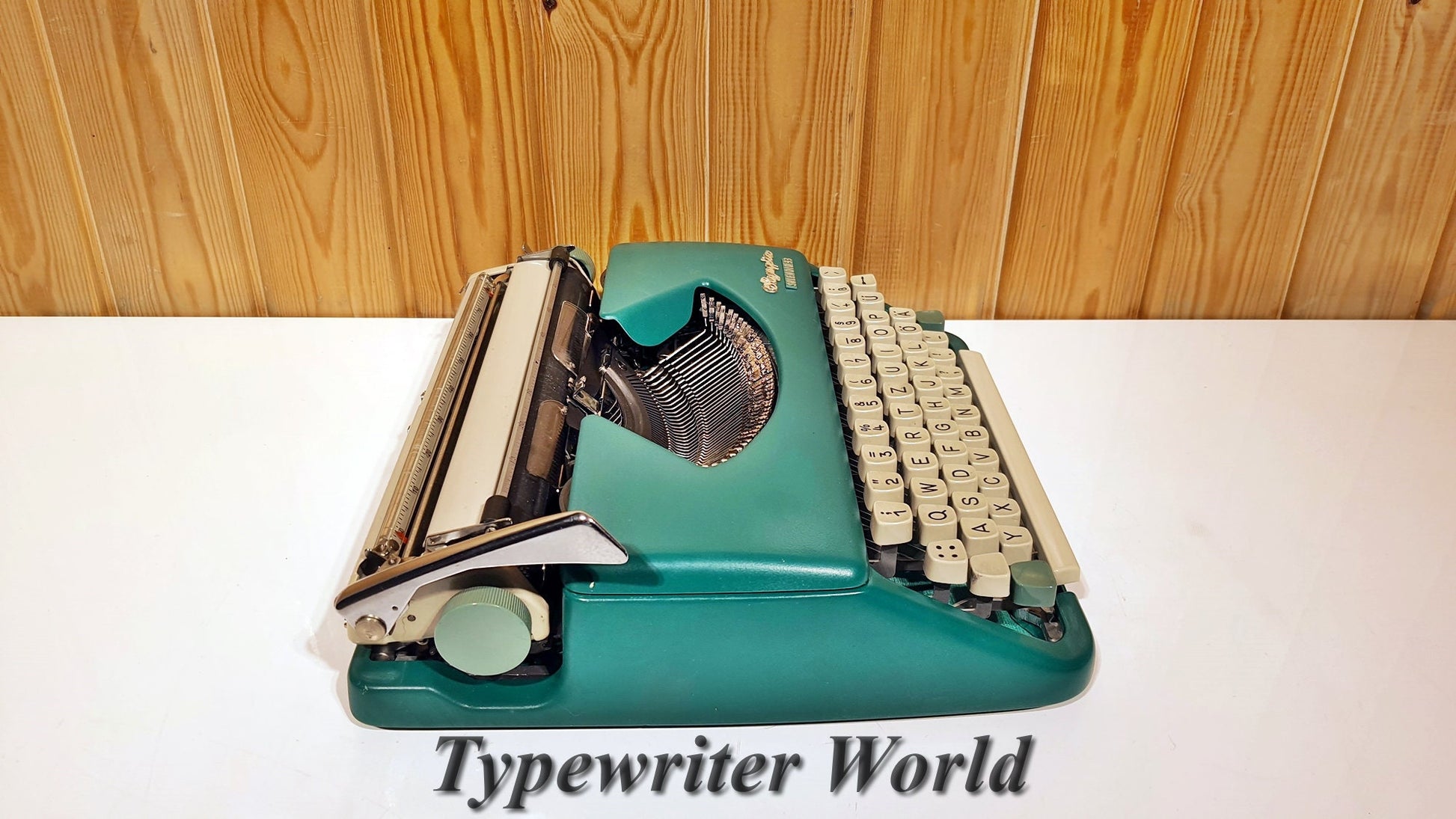 Green Olympia Splendid 33 Typewriter | Green Bag Typewriter,typewriter working