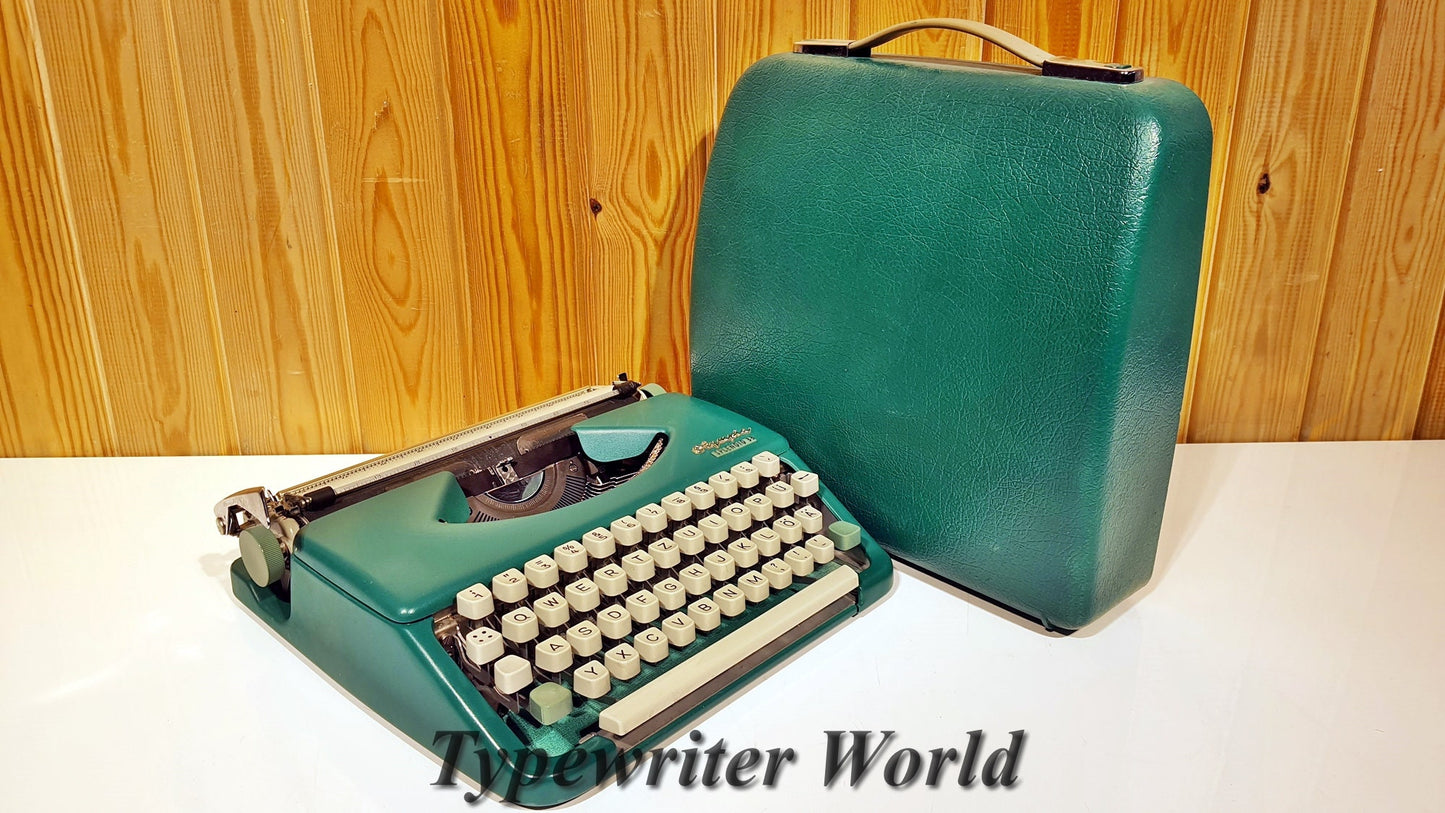 Green Olympia Splendid 33 Typewriter | Green Bag Typewriter,typewriter working