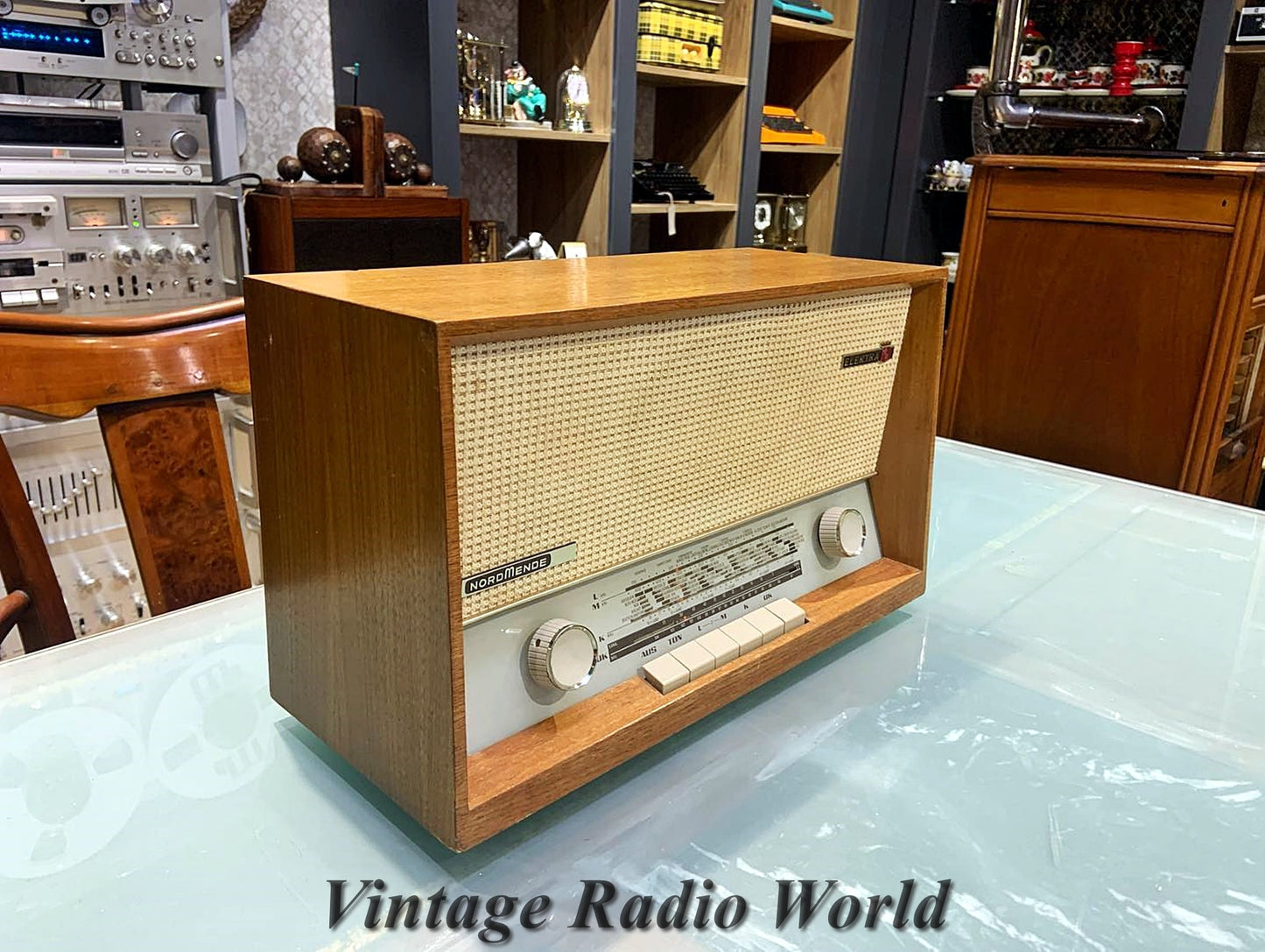 Nordmende Elektra Vintage Radio: A Symphony of Antique Elegance and Timeless Design