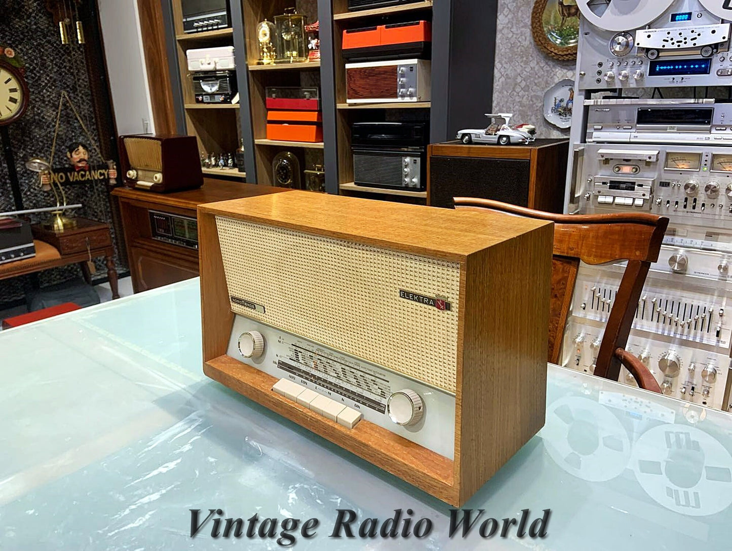 Nordmende Elektra Vintage Radio: A Symphony of Antique Elegance and Timeless Design