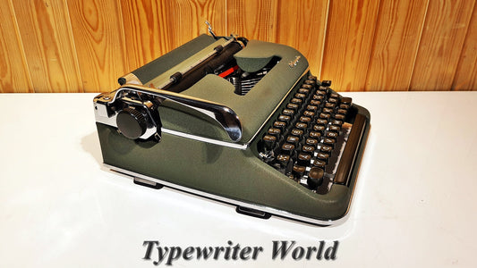 Olympia Sm3 Typewriter | Green Typewriter  + Case / The Most Special Gift,typewriter working