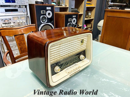 Loewe Opta Luxus Vintage Radio: Timeless Elegance with Lamp Feature