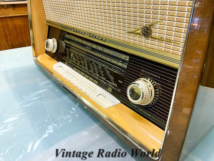 Loewe Opta Venüs Vintage Radio: Timeless Elegance with Antique Design and Lamp Feature
