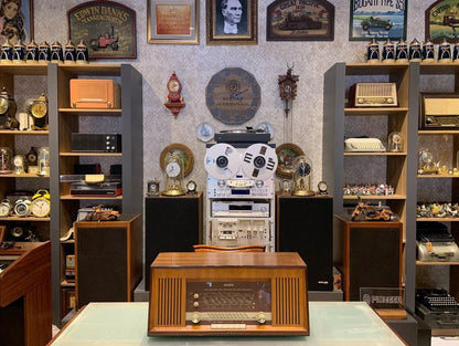 Nordmende Fidelio Stereo Vintage Radio: A Harmonious Fusion of Antique Elegance and Superior Audio