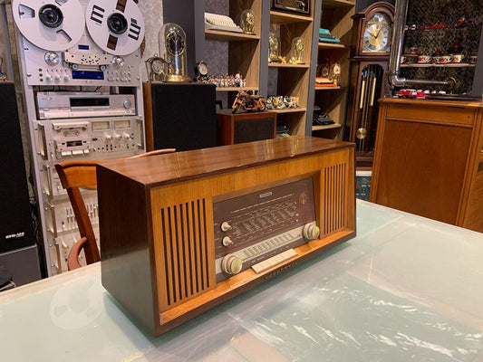 Nordmende Fidelio Stereo Vintage Radio: A Harmonious Fusion of Antique Elegance and Superior Audio