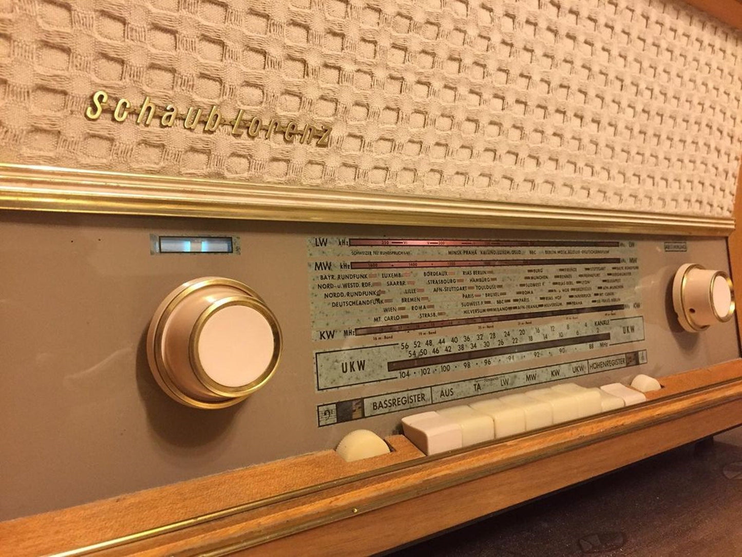 Schaub Lorenz Vintage Radio - Antique Elegance with Lamp Feature - For Sale