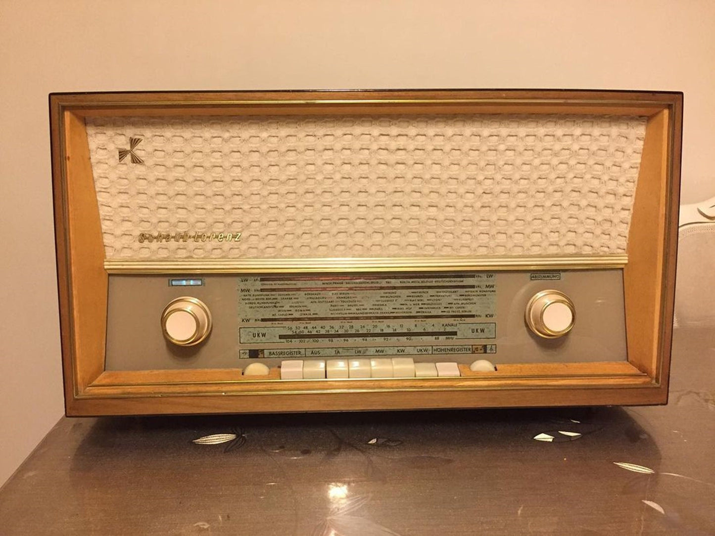 Schaub Lorenz Vintage Radio - Antique Elegance with Lamp Feature - For Sale