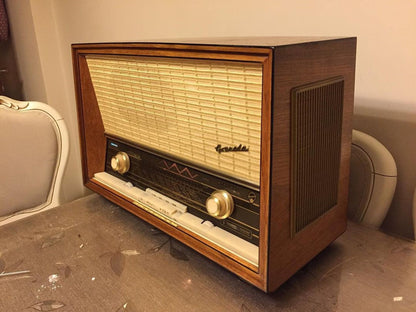 Blaupunkt Granada Radio - A Fusion of Vintage Radiance and Modern Appeal