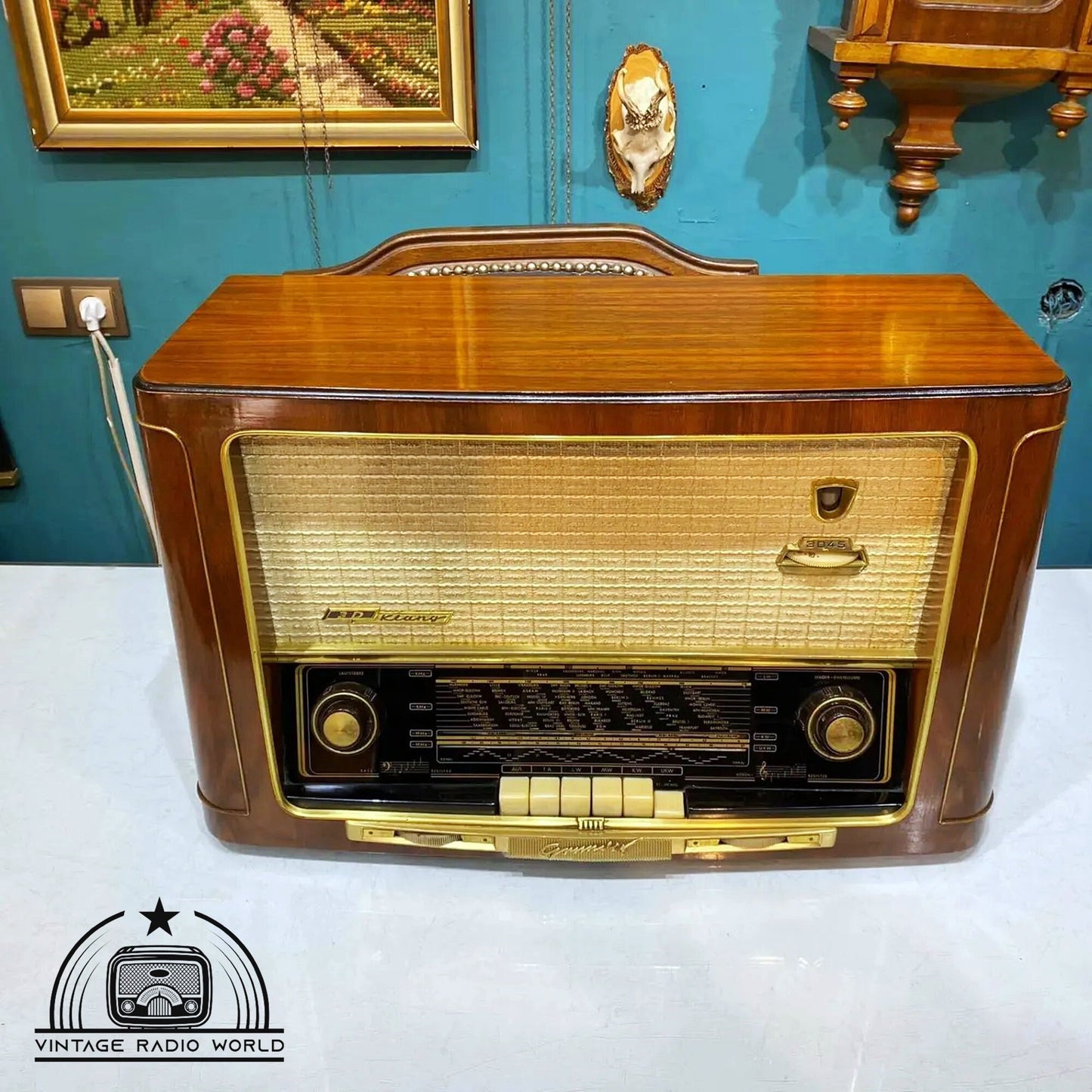 Grundig 3045 - Authentic Vintage Radio, Original Classic, Lamp Radio - Immerse in Nostalgia with Grundig 3045