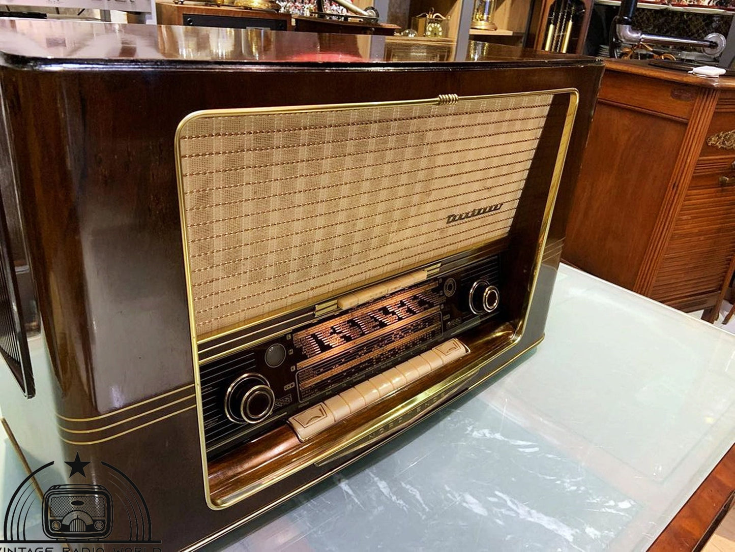 Nordmende Tanhauser 57 Radio - Vintage Audio Elegance with Lamp Feature - For Sale