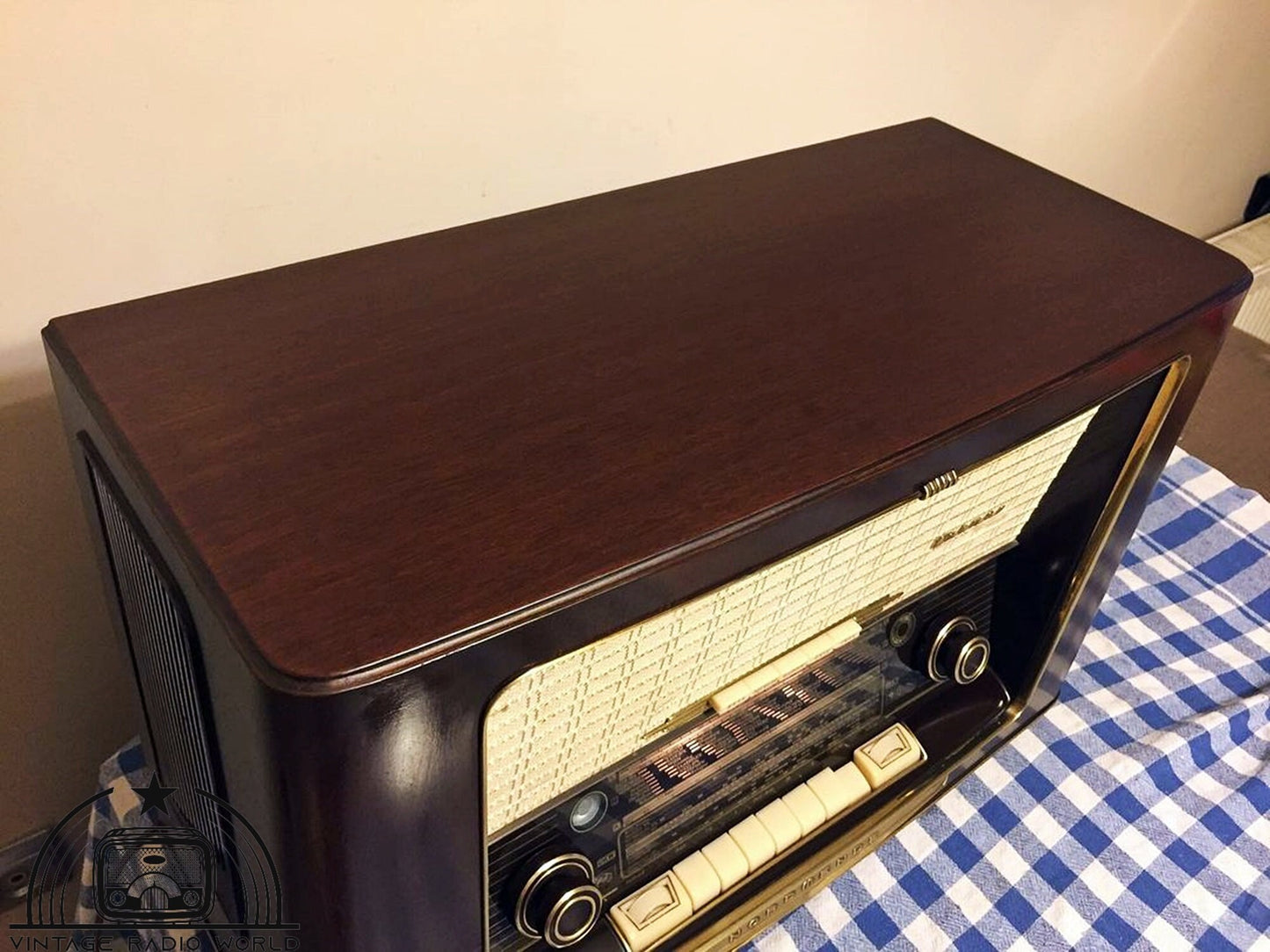 Nordmende Carmen 57 - Vintage Radio with Original Design and Lamp Feature