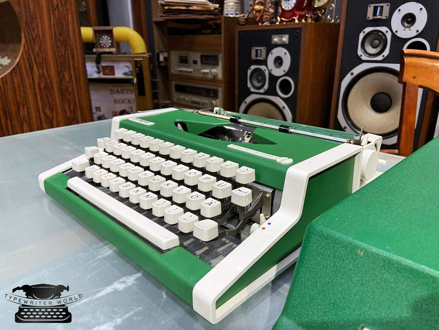 Olympia Traveller De Luxe Typewriter 1970s / Premium Gift | Green Typewriter | Old Typewriter,typewriter working