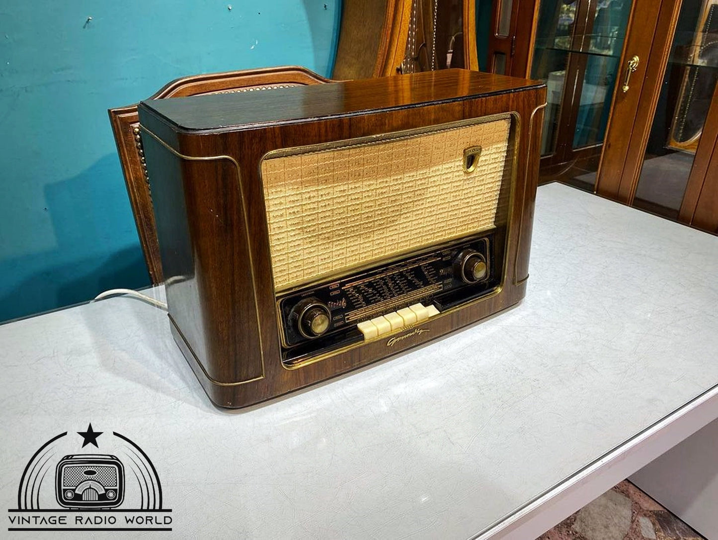Grundig 2041 - Authentic Vintage Radio, Original Classic, Lamp Radio - Rediscover Charm with Grundig 2041 Radio