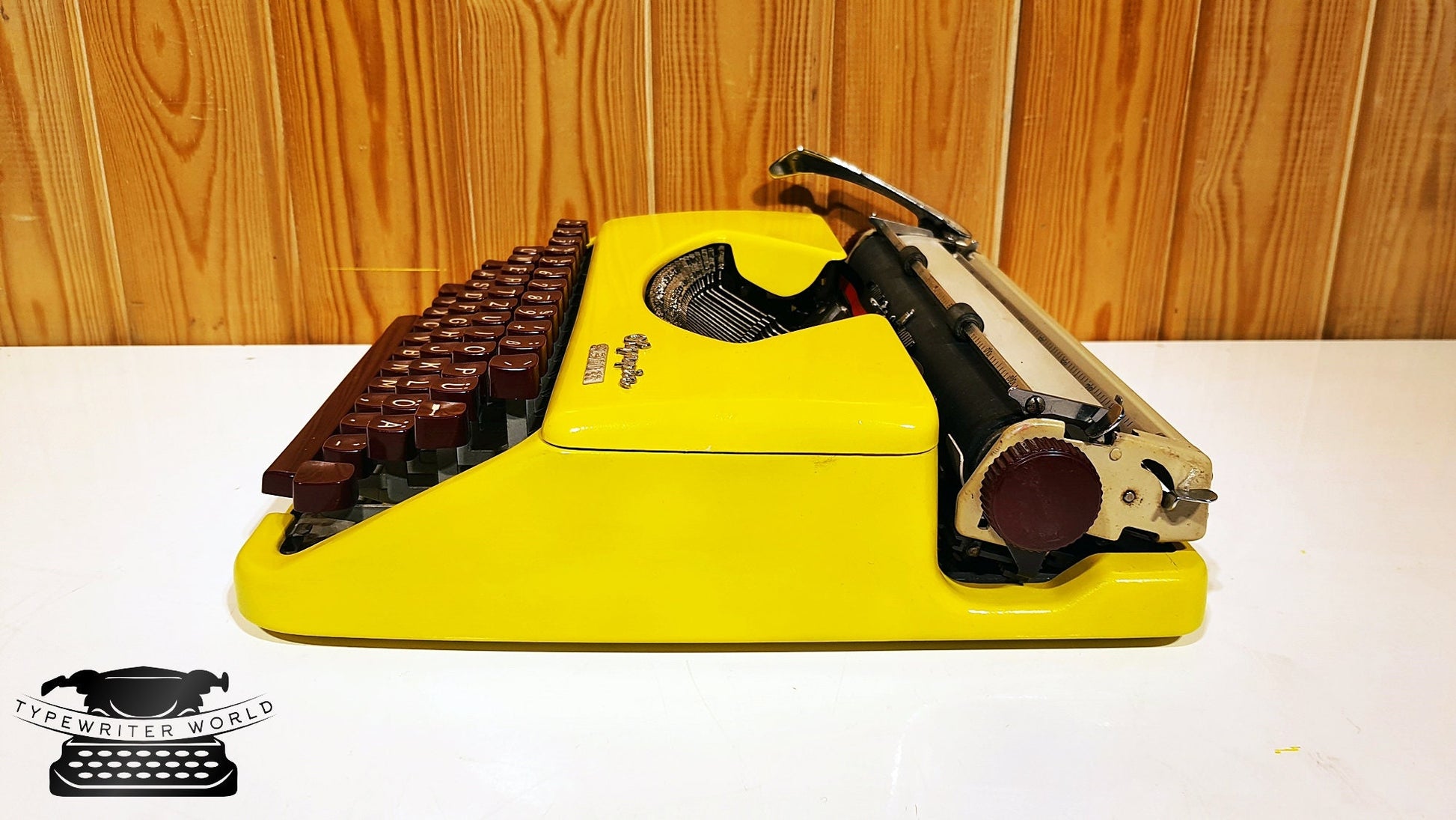 Olympia Yellow Typewriter - Premium Gift | Burgundy Key + Bag | Typewriter Like New,typewriter working