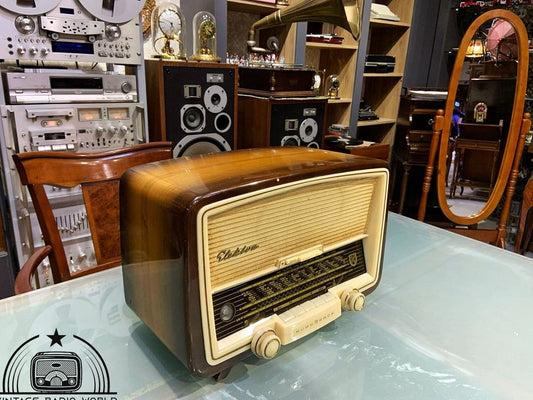 Nordmende Elektra Radio - Vintage Charm with Original Design and Lamp Feature