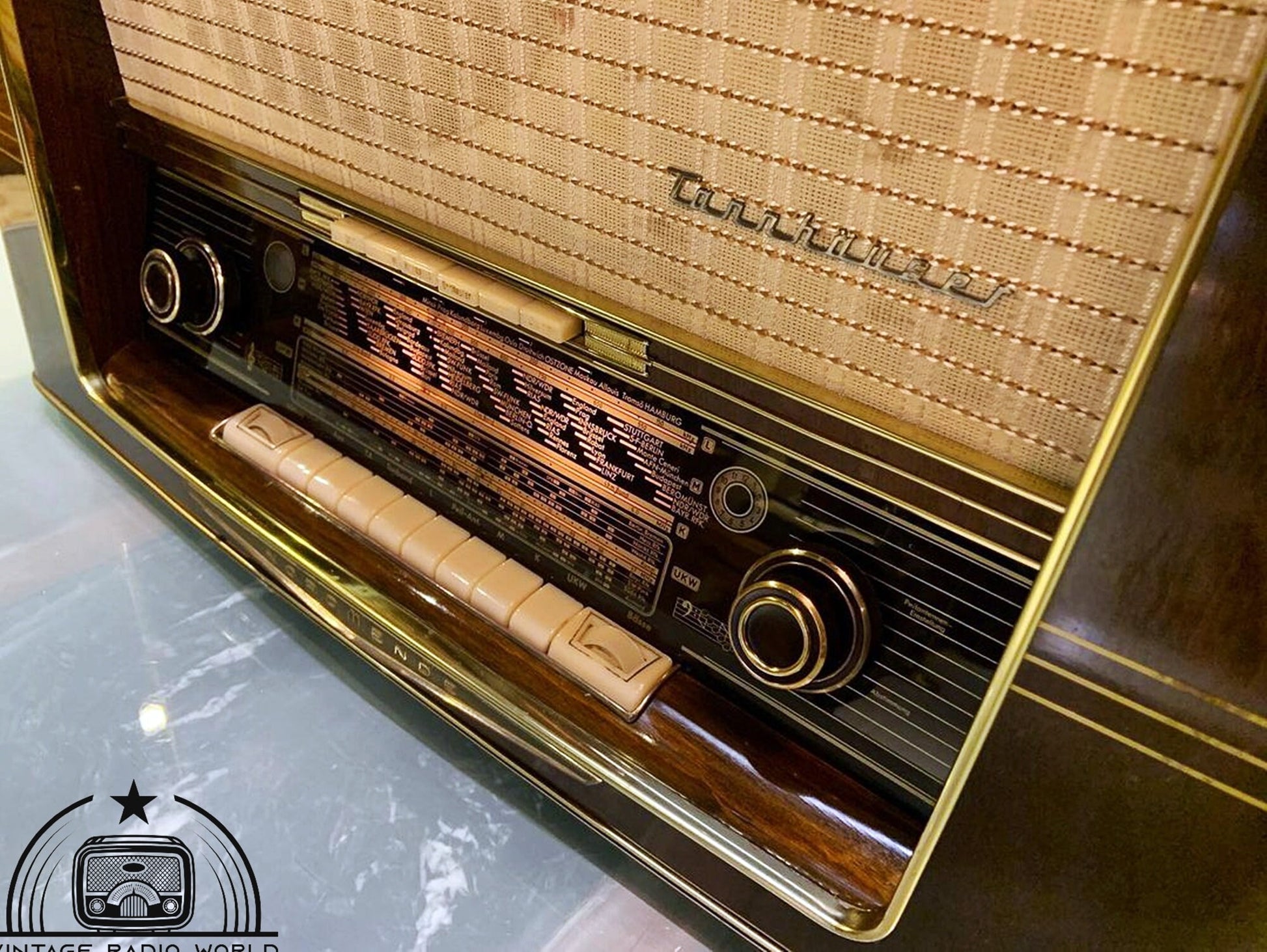 Nordmende Tanhauser 57 Radio - Vintage Audio Elegance with Lamp Feature - For Sale
