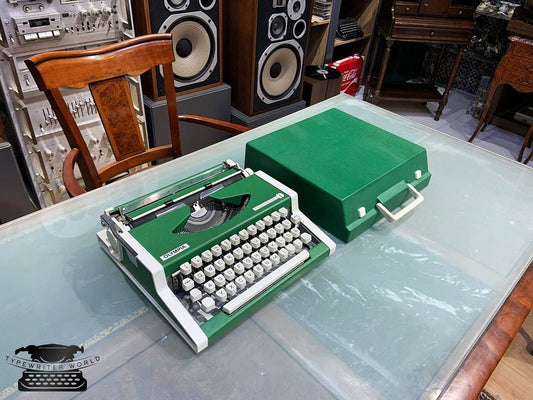 Olympia Traveller De Luxe Typewriter 1970s / Premium Gift | Green Typewriter | Old Typewriter,typewriter working