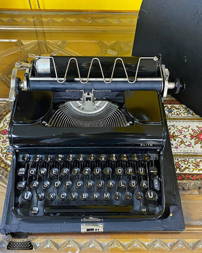 Olympia ELITE Typewriter - Vintage Black Elegance, Fully Functional