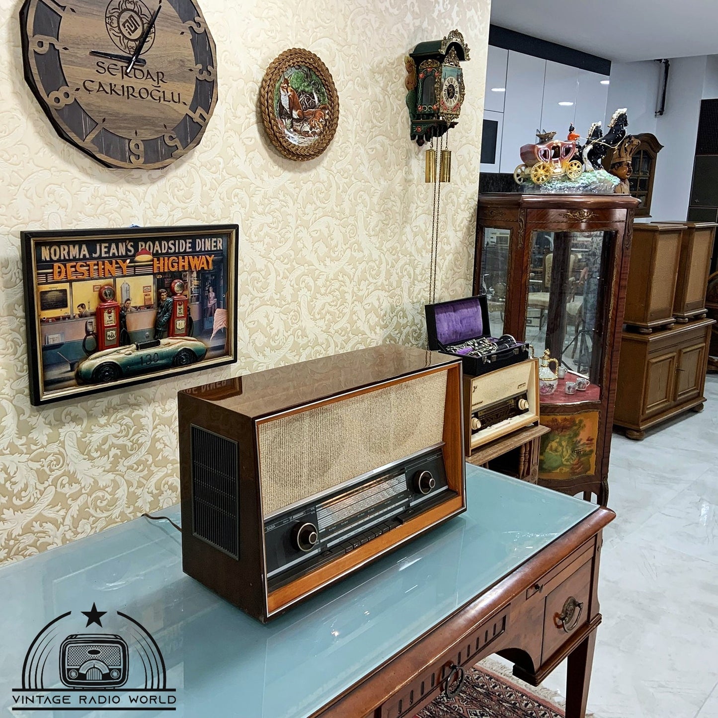 Saba Freudenstadt 15 Stereo Radio - Vintage Audio Elegance with Lamp Feature - For Sale
