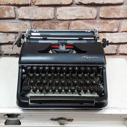 Olympia SM3 Black Typewriter - Premium Gift / Typewriter World / The Most Special Gift,typewriter working