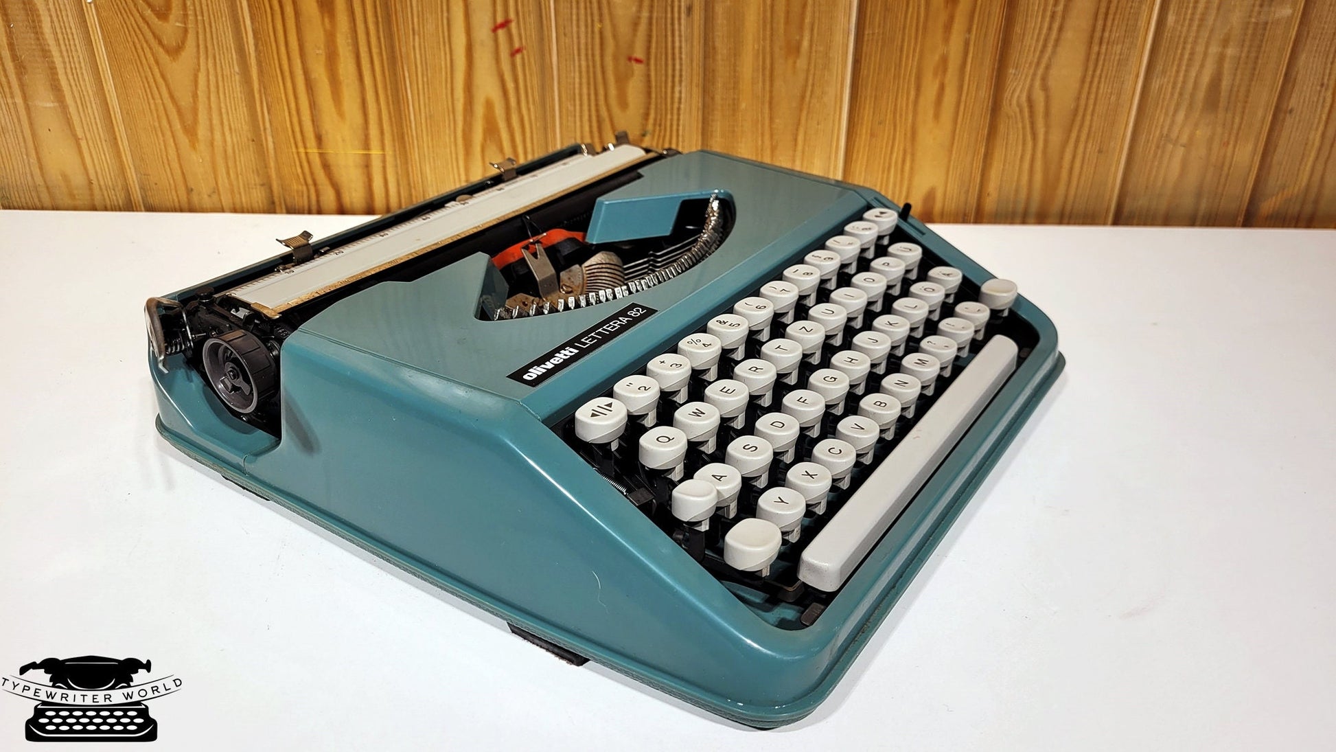 Olivetti Typewriter | Like-New Vintage Typewriter in Fully Serviced Working Condition