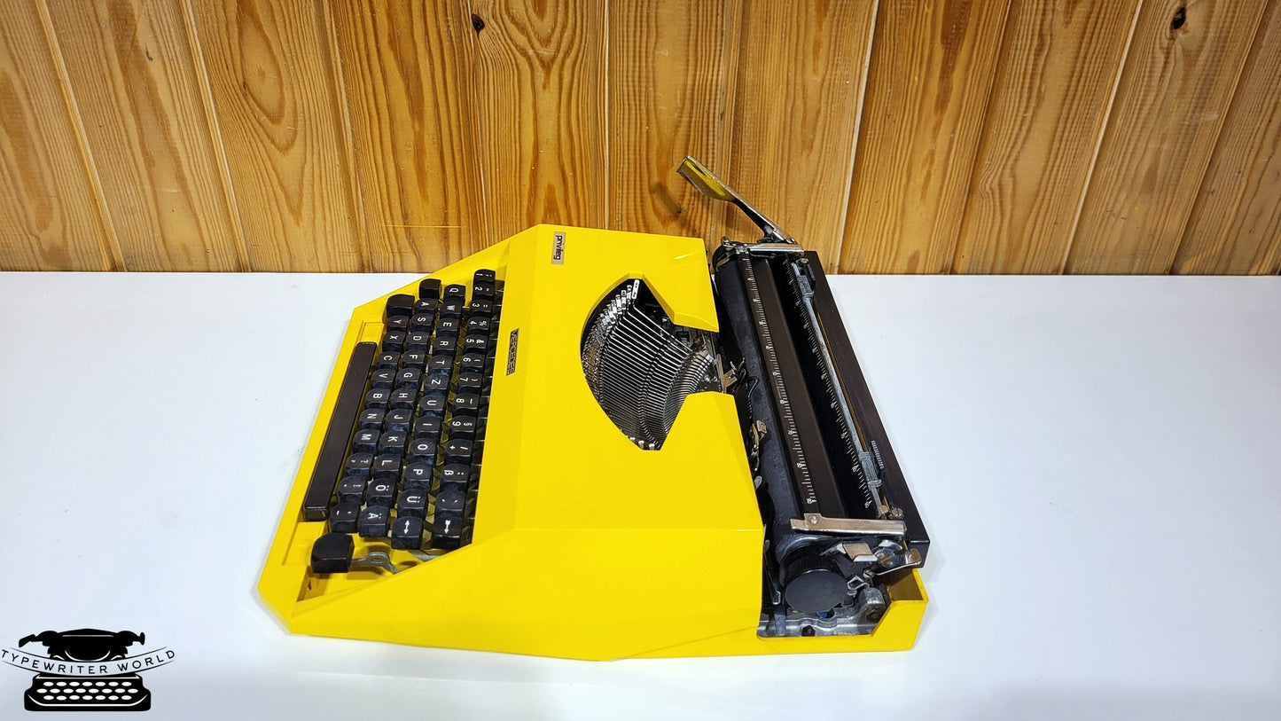 Mercedes Typewriter | Mercedes Yellow Typewriter |,typewriter working