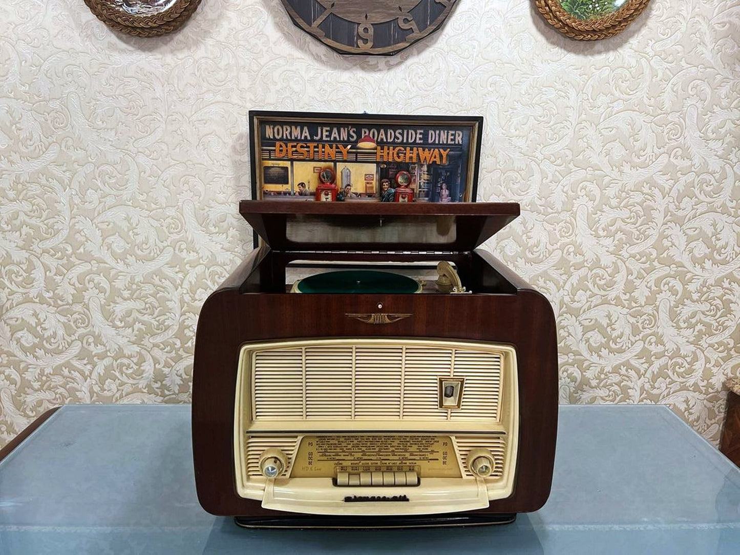 Sonneclair Radio - Vintage Audio Elegance with Lamp Feature - For Sale
