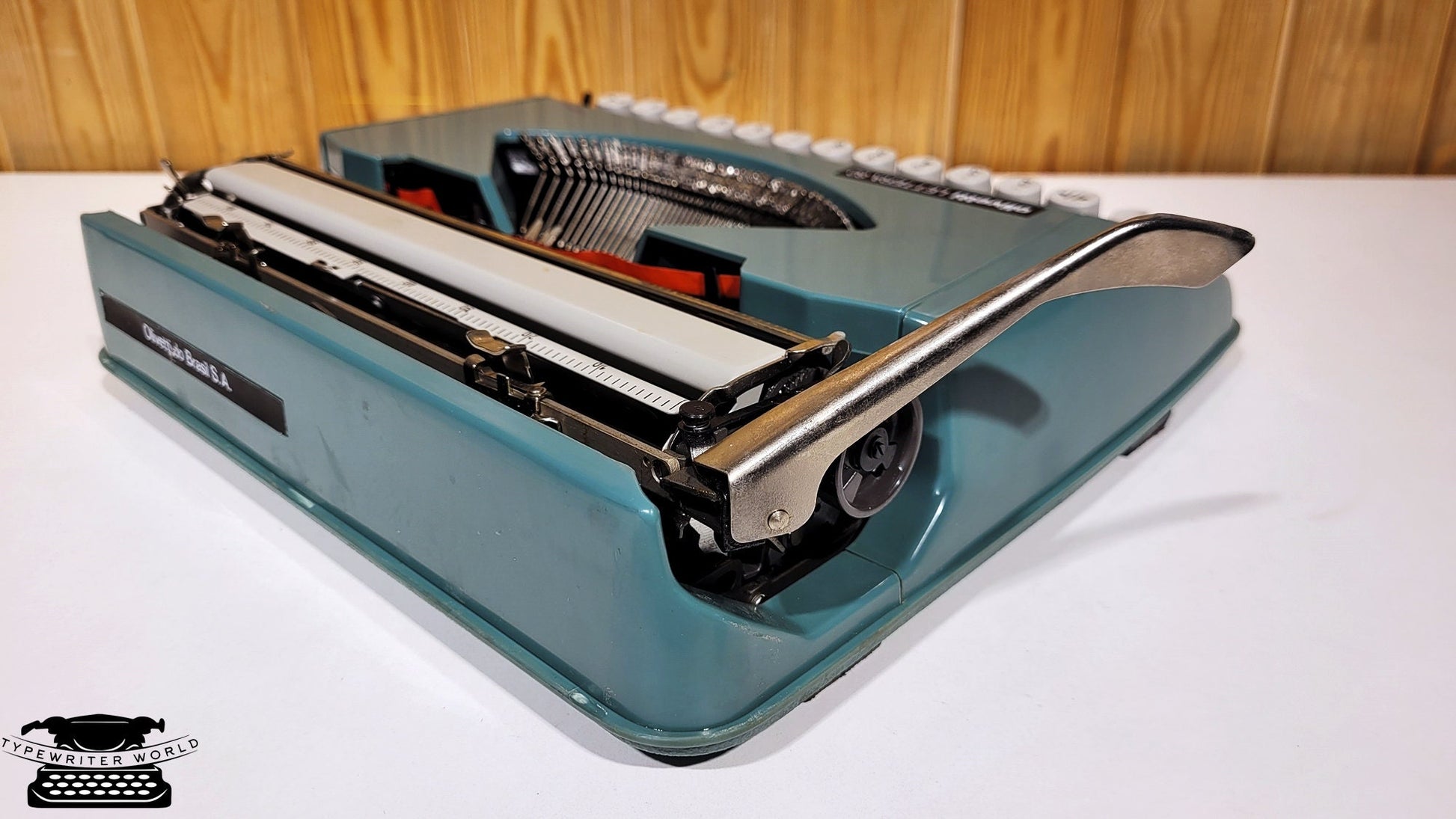 Olivetti Typewriter | Like-New Vintage Typewriter in Fully Serviced Working Condition