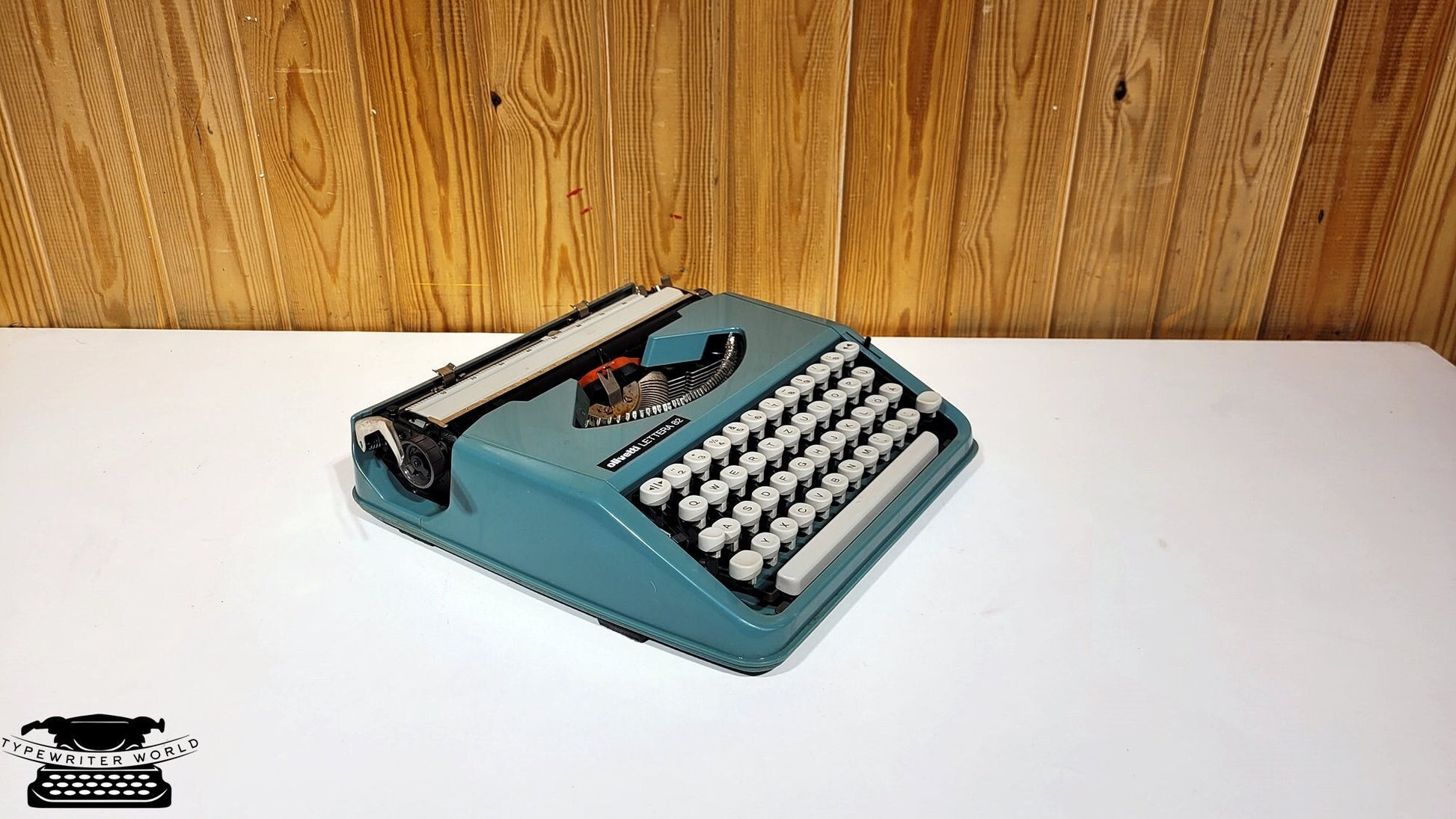 Olivetti Typewriter | Like-New Vintage Typewriter in Fully Serviced Working Condition