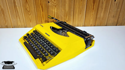 Mercedes Typewriter | Mercedes Yellow Typewriter |,typewriter working