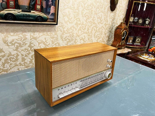 Grundig 3010 - Authentic Vintage Radio, Original Classic, Lamp Radio - Immerse in Nostalgia with Grundig 3010