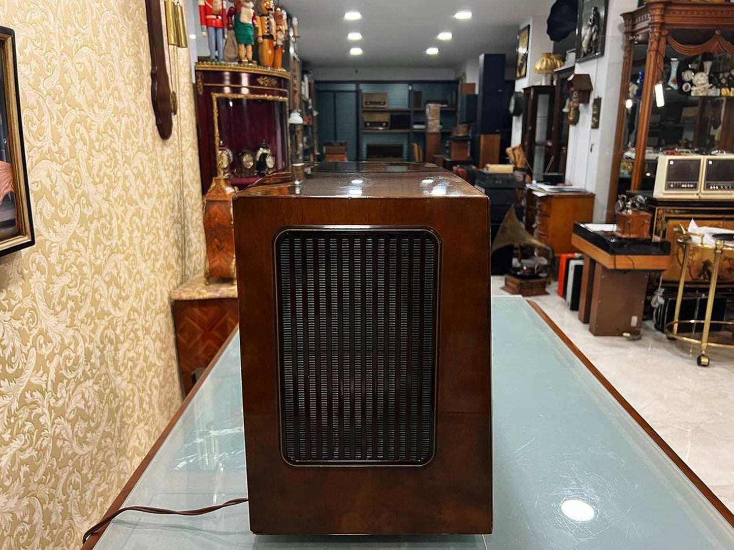 Küba Vollstereo - Authentic Vintage Radio, Original Classic, Lamp Radio - Revel in Nostalgia with Küba Vollstereo!